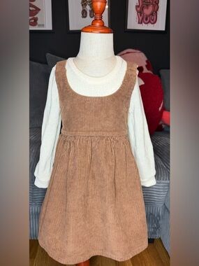 Corduroy Brown dress
Toddler young girl size 4t